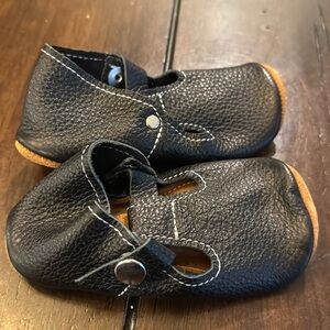 Mon Petit leather t-strap baby shoes